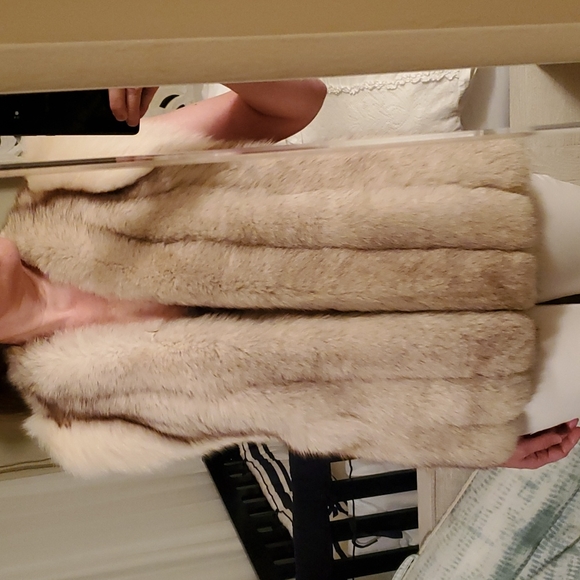 Fox Fur Saga Vest - Picture 1 of 16